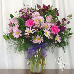 Bouquet in a vase of purple flowers