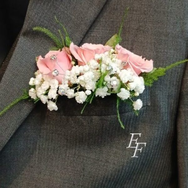 EF 809 B1 Pocket Boutonniere-Pink Sweetheart Roses