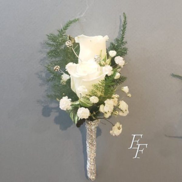 EF 811 B1 White Sweetheart Rose Boutonniere