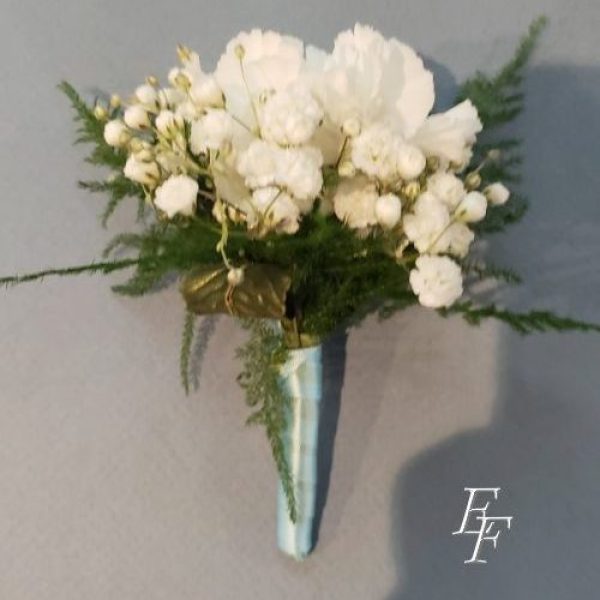 EF 812 B2 White Carnation Boutonniere