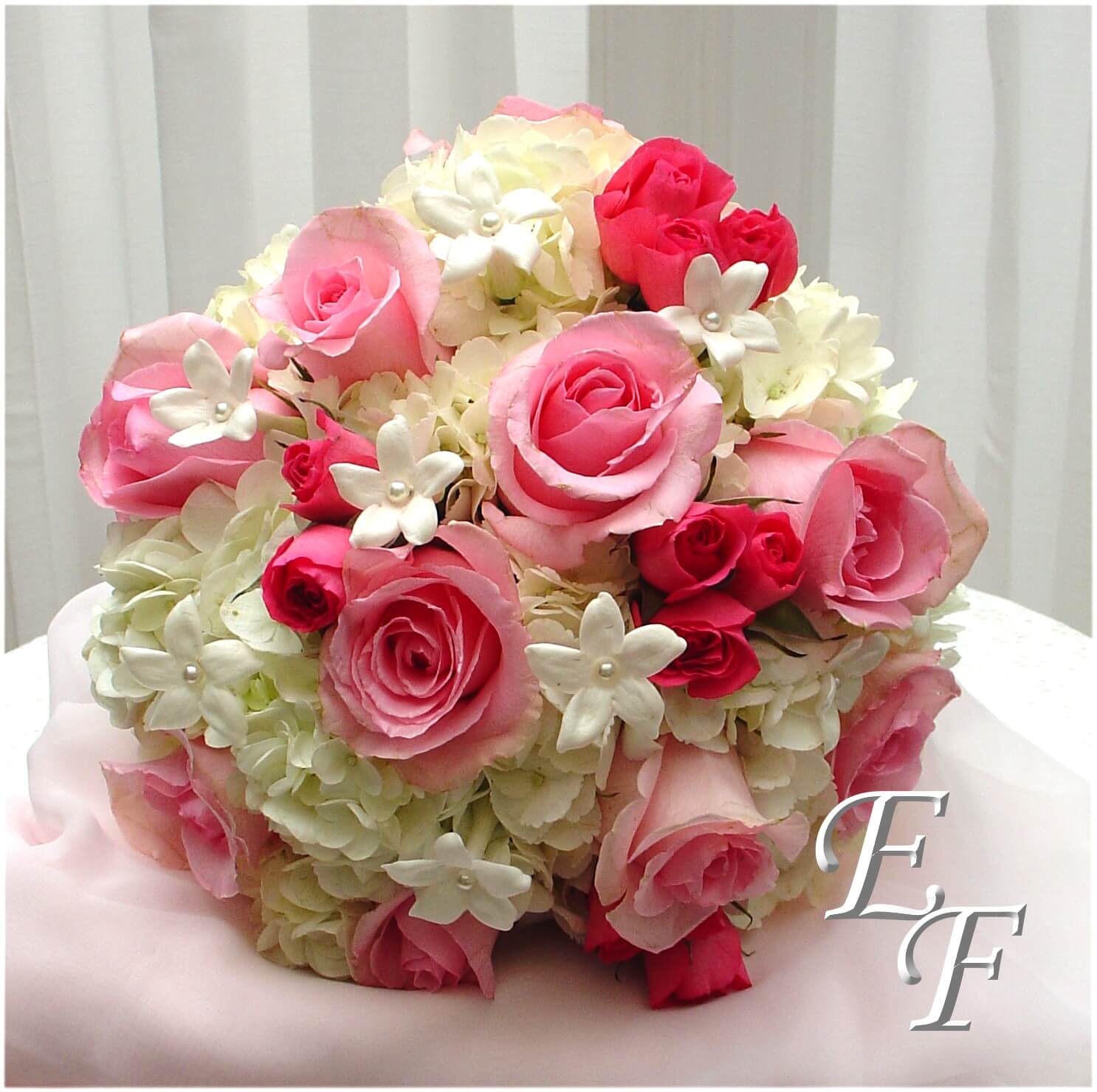 white and pink rose bouquets for weddings