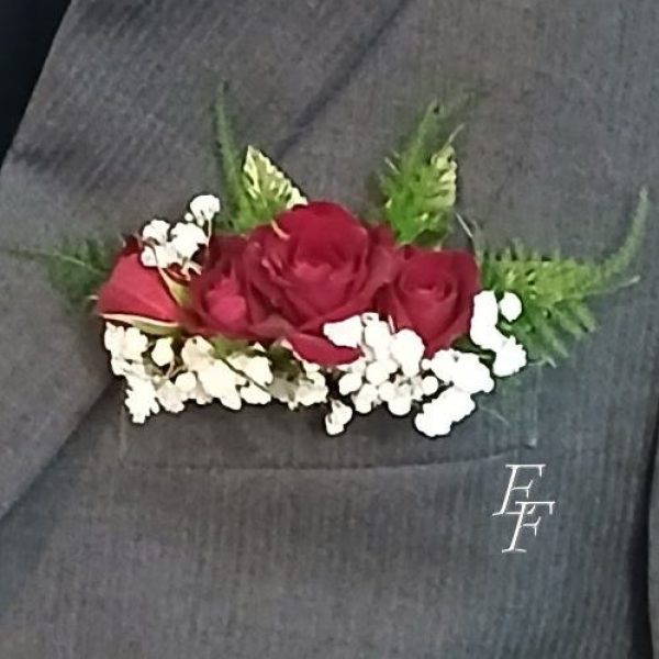 EF 800 B3 Pocket Boutonniere Red Sweetheart Roses