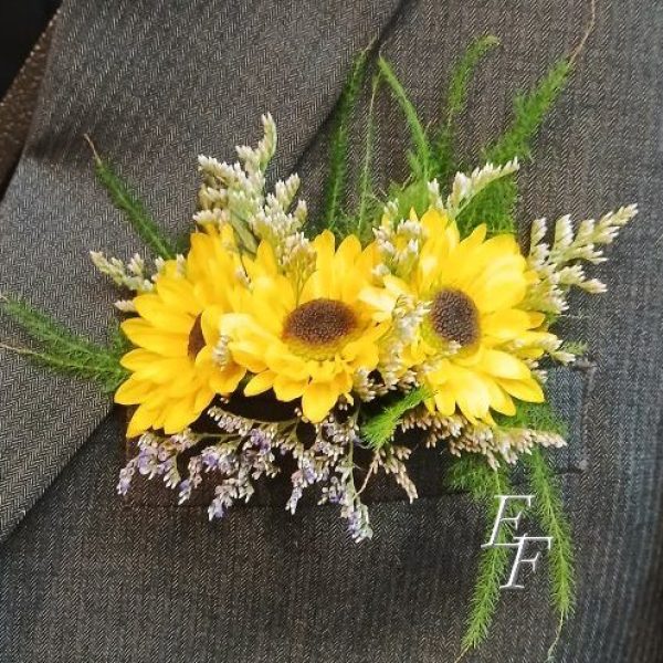 EF 817 B3 Pocket Boutonniere-Miniature Sunflowers